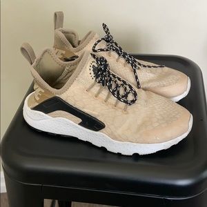 Nike womens Air Huarache Ultra SE oatmeal